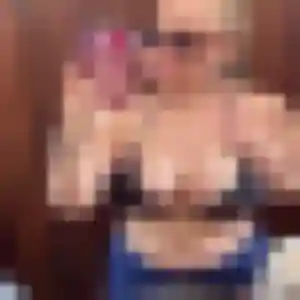 Flore, 33 ans, connectée à Tarascon-sur-Ariège pour un plan cul