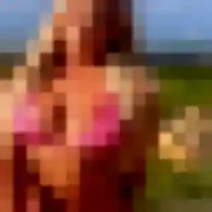 Découvre Salome, 30 ans à Valines en privé