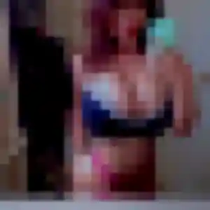 Julie, 23 ans, connectée à Vue pour une rencontre coquine