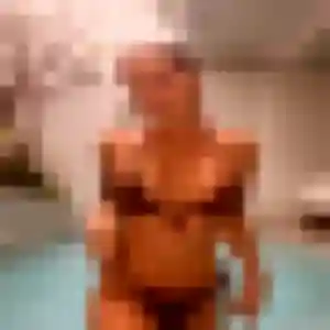 Zara, 22 ans, connectée à Yvoy-le-Marron pour une rencontre coquine